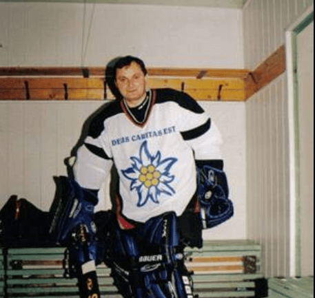 Był gwiazdą hokeja, wybrał kapłaństwo