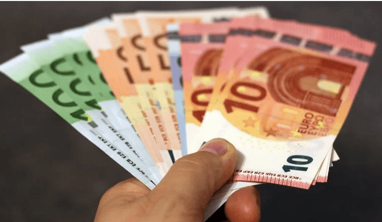 Czy polacy chcą przyjęcia waluty euro? Sondaż