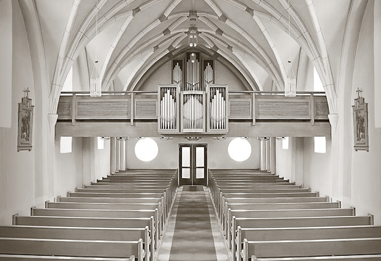 Kościół Katolicki w Polsce: Spadek powołań i uczestnictwa w nabożeństwach