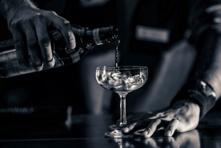 Koniec nocnych zakupów? Warszawa testuje zakaz sprzedaży alkoholu