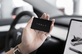 2,9 mln Tesli pod lupą po zgłoszeniach jazdy pod prąd i na czerwonym świetle